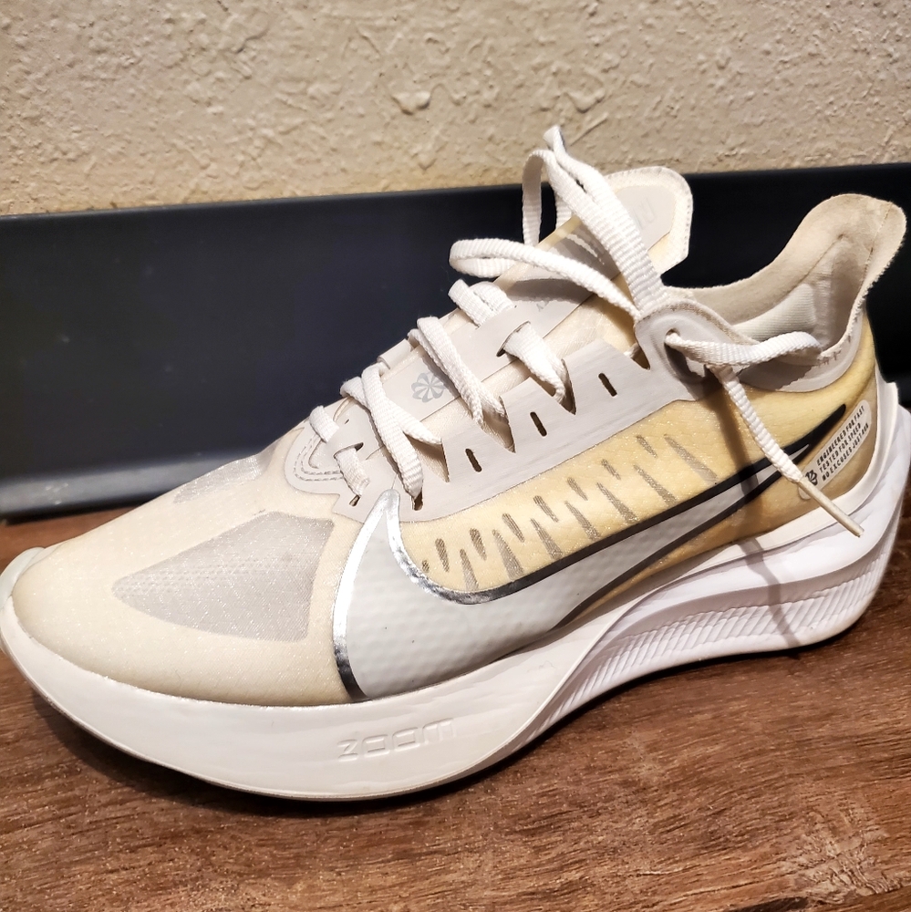 Nike Women's Zoom Gravity Running Shoes BQ3203-001 White Metallic Size 7
